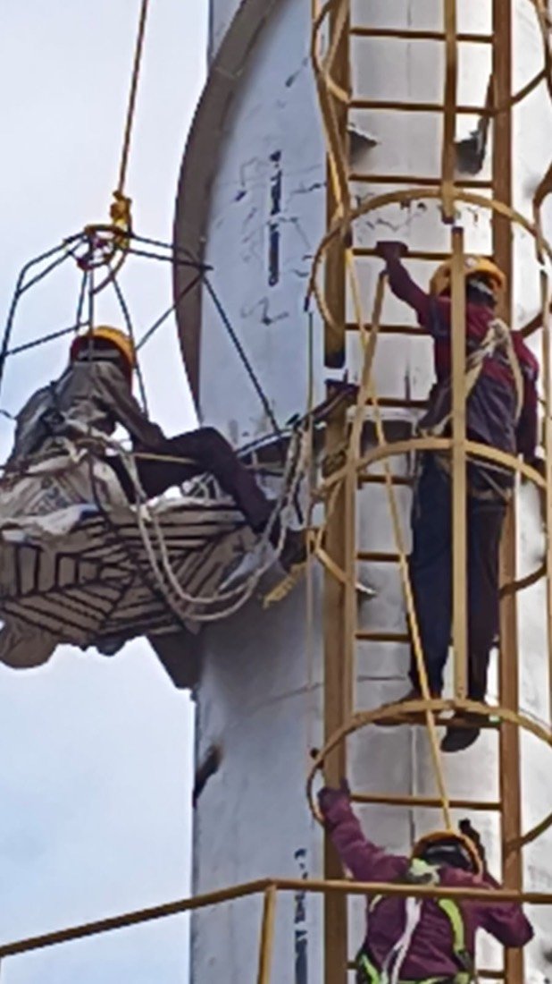Chimney Stack Erection &mdash; Rigging Team at Height &mdash; FTP site work, Erode